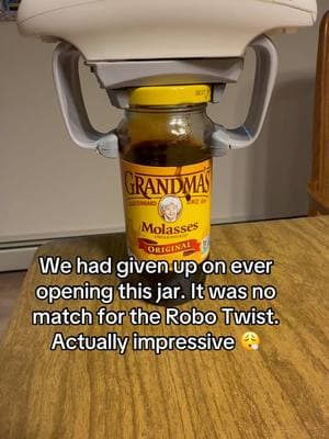 This jar was practically super glued down i kid you not. This is pretty useful tech i’d say it’s well worth it just for saving your wrists alone #robotwist #automaticjaropener #householdproducts #jaropener #jars #homeessentials #tiktokmademebuyit 