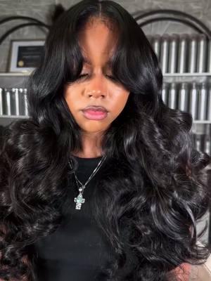 LOVE me some layered curls and curtain bangs, this wig def my next go to🎀🎀#wigs #wiginstall #gluelesswig #recoolhair #beginnerfriendly #wigforbeginners #hairtok #blackgirl #blackgirlmagic #fyp #layerup #curtainbangs #winterfashion