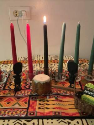 Habari Gani ? Happy Kwanzaa  Day 1: Umoja ❤️🖤💚  As we begin Kwanzaa, let us embrace 'Umoja', Swahili for unity. May it guide us towards strengthening bonds between individuals, communities, nations, and races. #Umoja #kwanzaa #fyp 