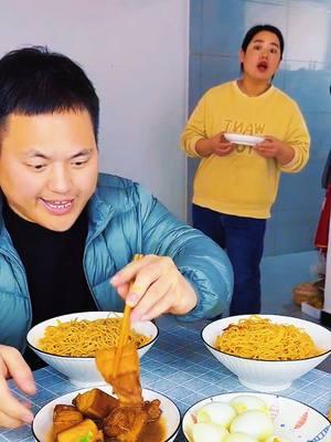 Food prank with husband #foodasmr #mukbangfoods #foodasmr #foodies #DinnerIdeas #dinner #mukbangfamily #usa🇺🇸 #fyp 