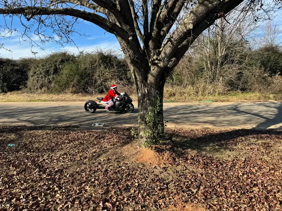 #christmas #santa #suzuki #gsxr1000 #swingarm #custom #dragbike #catchme #season #spirit #nikolaus #riding #froheweihnachten #merrychristmas #fyp #pictureoftheday #foryourpage #red 