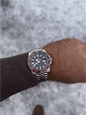 Timeless elegance in a winter wonderland ❄️ - The Rolex GMT-Master II Pepsi ☃️ Which watch is a perfect fit for this holiday season? Let us know!👇🏼🎄⌚😌 📸: @watchmando #chrono24 #winterwonderland #christmastime #christmasvibes #happychristmas #rolexgmt #rolexwatches #rolex #watchesofinstagram #rolexgmtpepsi #christmasgifts #jinglebells #watchroll #watchcollector #watchcommunity #watchesformen #watchessentials