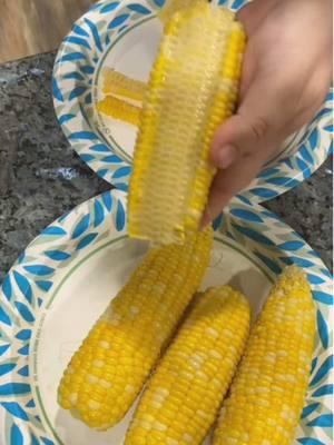 Get perfectly peeled corn in seconds with our stainless steel corn peeler!#cornpeeler #kitchengadgets #easycooking #CookingHacks #kitchentool