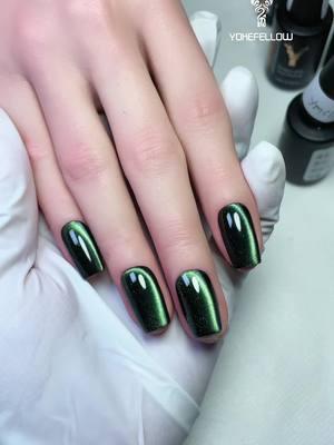 Do you like this kind of green cat eye effect? Color used: YMC109 #yokefellow #nails #nailart #nailtutorial #nailinspo #nailsalon #manicure💅 #nailtech #cateyenails #cateyegel 