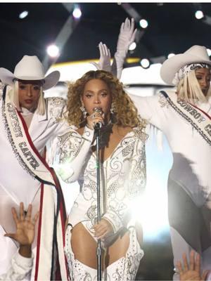 Beyoncé performing Ya Ya 🐝 #beyonce #beyoncebowl #halftimeshow #beyoncé #yaya #cowboycarter #beyhive #beyonceknowles #nflonnetflix #ravensvstexans #parkwood #blueivycarter #houston #halftime @Beyoncé @Parkwood Entertainment 