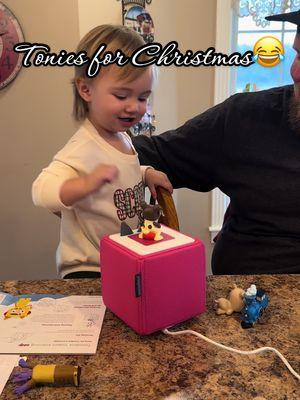 takes after her father with those dance moves…😅😂 #wheelsonthebus #toniebox #tonies #toddlersoftiktok #toddler #toddlerlife 