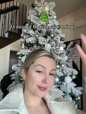 25 days of Christmas earrings!! 🎄 I’m so proud of myself for remembering to record each pair of earrings throughout the 25 days!! #merrychristmas #christmasearrings #jewelry #thatblondebookworm #earrings 