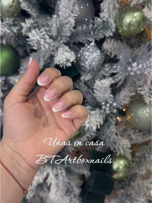 Uńas en casa como en el salón #btartboxnails #btartboxnailtips #nailsathome #manicure #nailsalon #frenchnails 