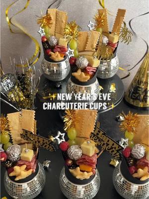 ✨NEW YEARS EVE CHARCUTERIE CUPS✨ Welcome to episode 31 of my festive holiday eats series. Today it’s how to make the most festive New Year’s Eve charcuterie cups that are sure to be a crowd pleaser🪩✨ Make sure to save this one and follow along for more! What you’ll need: 1. Festive disco ball vases and black charcuterie paper cups 2. Festive skewers 3. Grapes 4. Variety of cheeses 5. Salami 6. Nuts 7. Chocolate 8. Blackberries with some edible gold glitter brushed on + raspberries with white chocolate chips 9. Star crackers 10. Sourdough crackers 11. Honey sticks . . #festivefood #meatandcheese #charcuteriecups #charcuterietable #holidayfood #newyearseveparty #newyearsevefood #appetizerideas #fingerfoods #holidayfoods #cheeseandcharcuterie #charcuterietogo