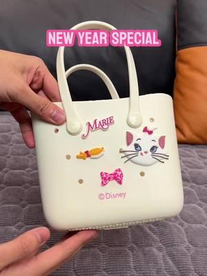 My duaghter really loves this bag,she takes it with her wherever she goes.it can hold a lot of things.And now there’s a special offer for the new year,the price really worth it. link below #cutebag #marie #miniso #lunchbags #bag 