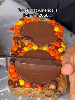 Proof that America is living in 2050, would you eat this? #food #eating #mukbang #dessert #chocolate #fudge #peanutbutter #reeses #asmr #satisfy 