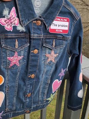 My little Crumb is a huge Taylor Swift fan. She has her own fan club and everything.  Her birthday is in a few days and I am so excited to give this jacket to her!!  #itsmeimtheproblemitsme #littleswiftie #mibolaloca #taylorswift #erastourtaylorswift #taylorswiftjacket #birthdaypresent #irononpatches #swiftie #taylorswiftfan 