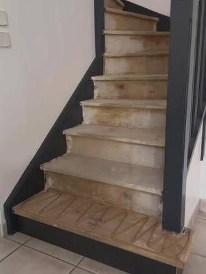 Wow beautiful 😍 #customhome #homediy #stairs #remodeling #renovationproject #renovation 