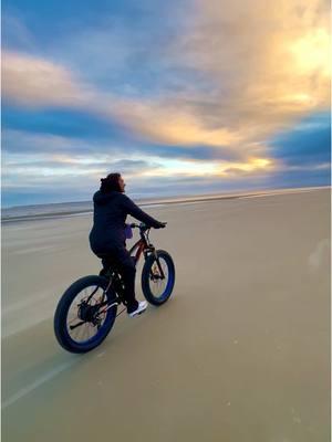 Such a surreal experience riding my Ecotric on the beach 🏖️ 🚲 #jekyllisland #georgia #beach #beachvibes #atlanticocean #ebike #ebikes #ebiketiktok #ecotric #ecotricebike #eletricbike 