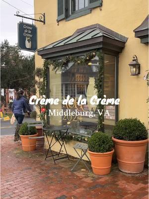 My fav little store in my hometown 💚  #middleburgva #cremedelacreme #hometown #christmas #SmallBusiness #localbusiness 