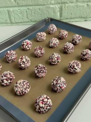 Anyone else looking for a last minute treat to celebrate the season? Well it’s mint to be - These no-bake chocolate candy cane truffles will not disappoint! The base is made with our limited-edition dark chocolate candy cane bars and you can find yours at select @‌walmart locations near you! #christmasrecipe #nobakedessert #chocolate #holidays #lastminute #chocolatelovers #truffle #trufflechocolate 