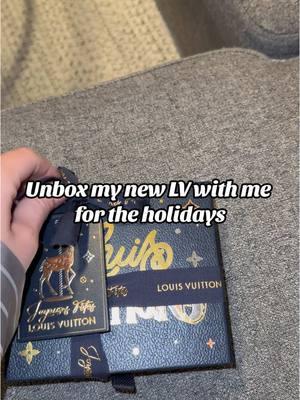 She’s cute 🖤🖤#lv #louisvuittonbag #unboxing #louisvuittonlover #wallet #keypouch 