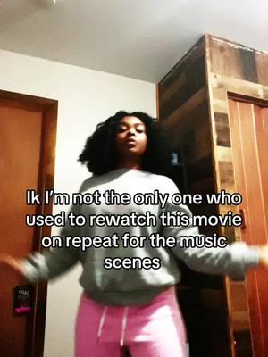 I loveee this movie #pinkholidayremix #loveyou #schooldance #fyp #doingmybest #dance #beautiful #myhair #goviral #movie #ykyk #lovingme😍💋 #post #star #Lifestyle #prettygirl 