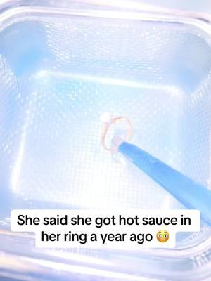 She marinated her diamond in hot sauce 😂😳 #fyp #foryoupage #satisfying #satisfyingvideos #cleaning #ultrasonic #diamond #gunk #shiney #rings #ring #engagement #ultrasonic #jeweltok #stones #gems #gemstonejewelry 