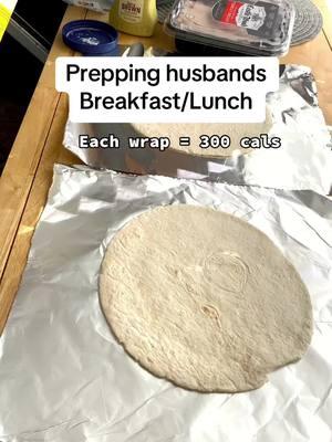 Quick and easy to go lunch/breakfast idea! #lowcarb #lowcalorie #caloriedeficit #lunchformyhusband #togolunch #Foodie #food #healthy #turkeywrap #wife #foodtiktok #fyp #intermittentfasting 