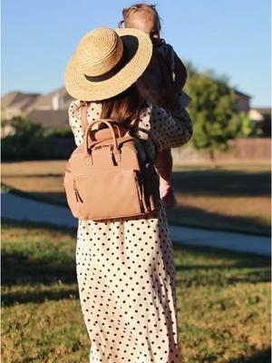 The perfect diaper bag that is both stylish and functional! #diaperbag #cutediaperbag #motherhood #momlife 