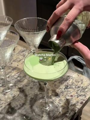 Matcha martini by @Belen Zegarra Bisso 😋 #matcha #matchamartini #martini #cocktails #drinks #matchalover #matchatok #girlsnight #girlythings #recipes #matchatini 