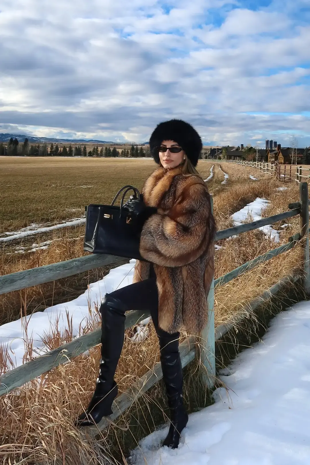 Packed very light for this holiday trip home to Bozeman🧸 #bozeman #montana #vintagefur #vintagefurcoat #furcoat #overthekneeboots #vintagebirkin #birkin35 @Schutz Shoes #furhat 