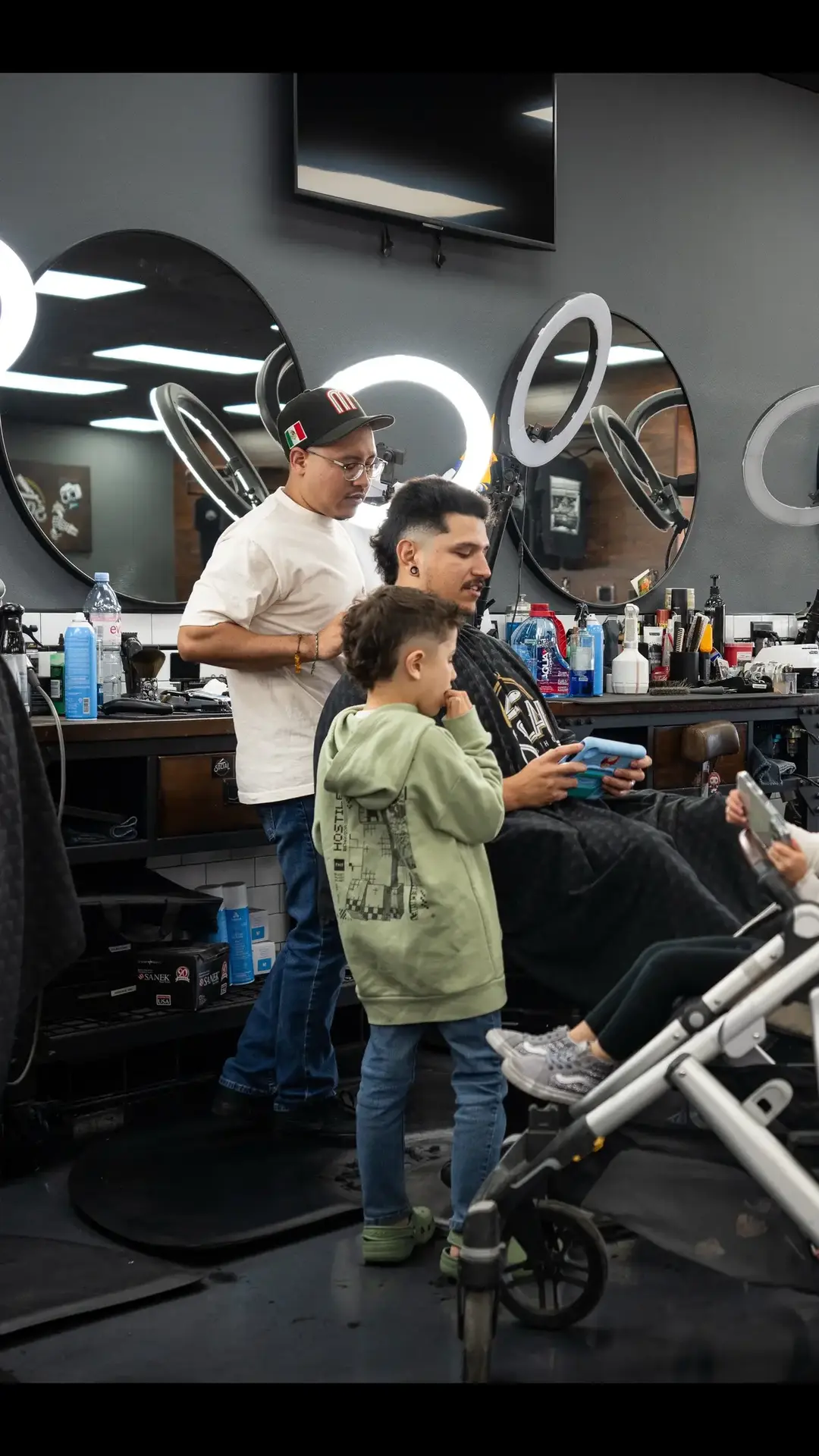 To book your appointment visit www.SocialBarbershop.com or give us a call at  ☎️ 1 (818) 280-3106 #SocialBarbershop  #Barber #LosAngeles #Northridge #Haircut #EndedUpAtSocial #Hair #BarberLife #FreshCuts #BarberShop #GroomingGoals #MensHair #FadeGame #Haircut #Barbering #fyp #fy 