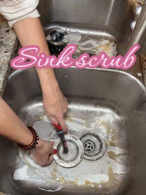 #creatorsearchinsights #sinkscrub #kitchen #kitchengadgets #CleanTok #cleaning #cleaningmotivation #scrubdaddy #sponge #fyp #barkeepersfriend #ajax 