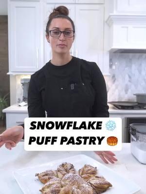 SNOWFLAKE PUFF PASTRY ❄️ 🥮 This is an awesome holiday dish to bring to a party or have fun and enjoy baking with the family! #baking #snowflakepuffpastry #puffpastryrecipes #holidaybakingchampionship