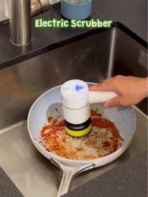 Scrubbing made easy 🍳✨ Let this pan scrubber do the hard work so you don’t have to! #blossom #gadgets #panscrubber #kitchengadgets #kitchencleaning #kichenhacks #cleaninghacks #cleandishes #cleaninggadgets#ConSantanderConecto 