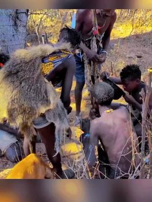 Hadzabe Eat Together🥰 #usa #losangeles #hadzabetribe #forest #jungle #cooking #lunch #villagelife #tribe #food 