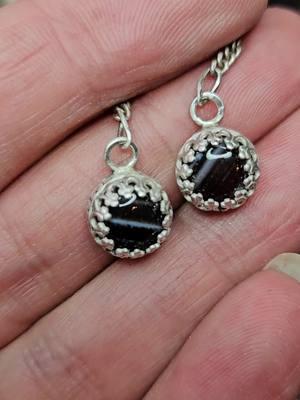 Just finished up these custom banded black onyx and 925 sterling silver dangle earrings. There's a custom ring to match that I'll make another video of #foryourpage #jewelrytiktok #sterlingsilver #stoner #handmadejewelry #wirejewelry #fyp #wireartist #jewelrydesignsbyshelly #sterlingsilverjewelry #sterling #stonergirl #hippygrandma 