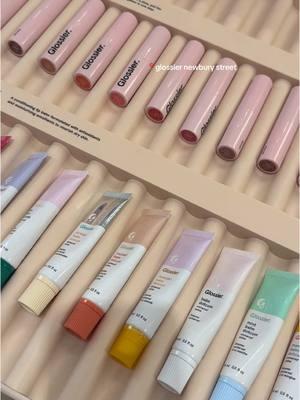 glossier boston #viral #blowup #glossier #glossierboston #welcometonyc #ny #gloss #balmdotcom #mirror #preppy #aesthetic #holiday #sale #goviral #famous #clean #cleangirl #aesthetic 