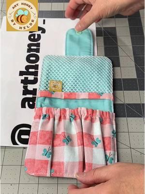 Carteirinha organizadora! #patchwork #sewing #fyp #artesanato #tutorial #feitoamaocomamor❤ #sew #costurandotiktok #costurafacil #craft #crafting #diycraftideas #diycrafting #diycraftideas #carteirinha 