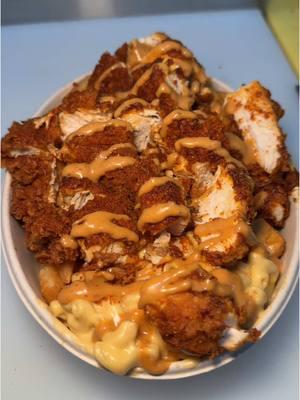 Ahh, the beautiful sounds of the HALF MAC HALF FRIES HOT CHICKEN being made from @Fluffieshotchicken in New Jersey and NYC! 🍗🧀🍟🤤 #DEVOURPOWER #fyp #foryou #foodtiktok #hotchicken #macncheese #fries #comfortfood #foodies #foodblog #fluffieshotchicken #hotchickenmacandcheese #hotchickensandwich #nyc #nj #asmr #asmrfood 