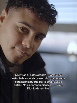 Mientras tú estás orando, Dios puede estar hablando al corazón de otra persona para abrir la puerta por la cual tú vas a entrar. No es como tú pienses, es como Dios lo determine. #fe #diosesbueno #diosesamor #diosesfiel #dios #jesus #hagamosviralajesus #jovenescristianos #cristianos #cristianostiktok 