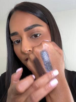 More shimmers the more you blend?  KVD Pro Artist, Meagan, shows how to use Dazzle Gel in Bronzite Fusion.  #kvdbeauty #dazzlegel #shimmereyeshadow #smokeyeyeshadow #newyearsmakeup #eyeshadowtutorial