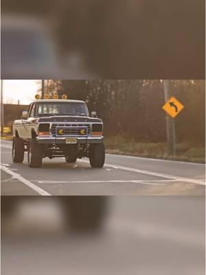 @thecowboycameraman got this roller of a 1979 Dentside Ford 🔥📸🎥😎. Awesome shot dude 👏👏👏. ➖ Originally posted on @only_classic_fords  ➖ #throwbackthursday #tbt #dentsideford #dentsides7379 #dentsidenation #dentside #dentsidefords #1979 #1979ford #1979fordf250 #ford #fordtrucks #f250 #forddentside #460 #canon #shotoncanon #truck #trucks #classictruck #classic #obs #obsession  #liftedtruck  #fordtrucks #KCEquipped #kchilites #kclights ➖ #AdventureFurther #since1970 