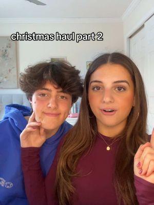 here’s our christmas haul on what we got eachotherrrrrr and something from my first christmas haul  #christmas #christmashaul #2024 #haul #boyfriend #whatigotmyboyfriend 