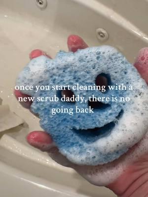 Scrub daddy 🤝 Thieves cleaner  #cleanwithme #thievescleaner #CleanTok #limpiarlacasa #maisonpropre #saubereszuhause #casapulita #scrubdaddy 