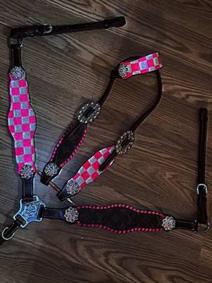 There is just something about pink checkered print 😍😍😍 #performancehorses #equestrian #whatayear #boujeecowgirl #barrelhorse #originalcreator #blingtack #leather #bling 