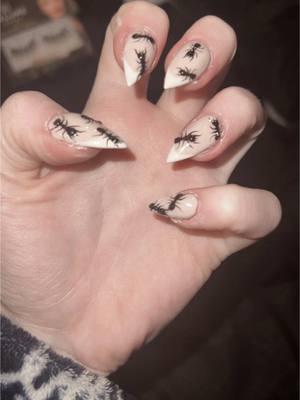 ANT NAILS (ignore my hey cuticles I don’t like the feeling of oil) #nailart #antnails #bugnails 