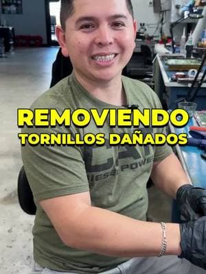 🚨 Tip rápido para computadoras Detroit🚨 Un tip rápido para los modelos Detroit 12.7, 11.1 o 14 litros con DDEC IV. 🔧 Si el tornillo está barrido, usa una punta T15 (un poco más grande) y golpea suavemente con martillo. ¡Lo sacarás sin problema! 💥 Es un truco sencillo que puede ahorrarte mucho tiempo. ⏱️ 👉 Sígueme para más consejos sobre reparación de computadoras.  #ReparacionDeCamiones #DieselEngineRepair #Camiones