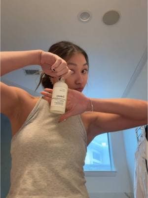 Shoulders still looking broad @Kitsch LLC @The Ordinary #kitsch #shampoo #conditioner #skincare #theordinary #milkytoner 