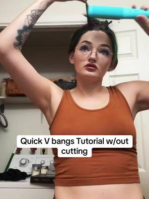 #hairtutorial #bangs #vbangs #quick #edgy #greenhair #MomsofTikTok #coolmom 