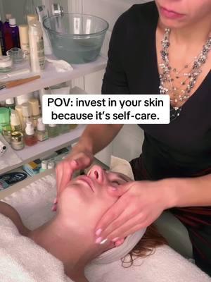 💆‍♀️ A regular #facialtreatment helps nourish your skin & prevent premature wrinkles. Skin is your largest organ.  Healthy Skin = Healthy YOU 🔗 Follow for more pro tips on wholistic skincare, wellness, and techniques to keep your skin vibrant at any age. 💬 Have questions about your skincare routine or a product you’re unsure about? Drop them👇 I’m here to help you navigate your journey. ✨ #victoriatabak #skincare #over30 #over40 #over50 #wrinkles #agingskin #skincarecommunity #creatorsearchinsights #facemassage 