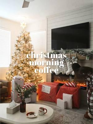 Christmas morning coffee just hits different! ☕️🎄🎅🏼 Hope you all had an amazing Christmas with all your loved ones! ❤️💚 Only 364 more days until next Christmas!  #espresso #coffee #coffeeathome #coffeesyrup #espressoshot #lelitbianca #coffeelover #morningvibes #eurekagrinders #espressomachine #diletta #coffeebar #coffeebarathome #breville #morningroutine #lelit  #morningcoffee 