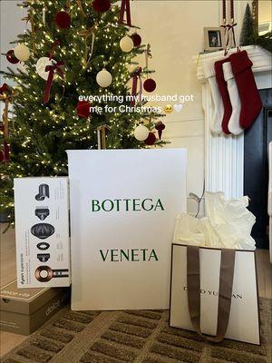 I am so grateful 🥹 he went above and beyond 🫶  #christmashaul #holidaygifts #christmasgiftideas #christmas2024 #bottegaveneta #davidyurman #dolcevita #dysonhair 