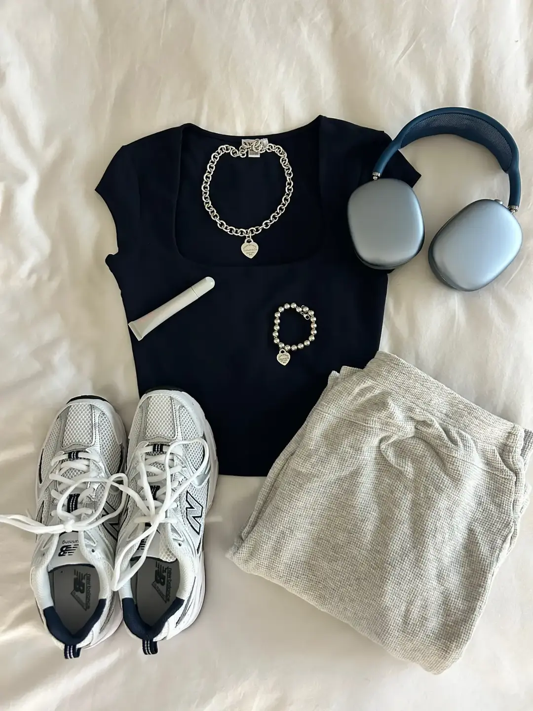 #OOTD #outfit #outfits #outfitidea #outfitideas #OOTD #fit #fitspo #outfitinspiration #fashion #fashioninspo #fashionideas #fashiontips #style #styleinspo #styletips #pinterestoutfit #sneakers #shoes #newbalance #adidas #jeans #sweatpants #jewelry #accessories #brandymelville #edikted #princesspolly #garage #whitefox #aritzia #clothes #clothing #trending #fyp #foryou #foryoupage 